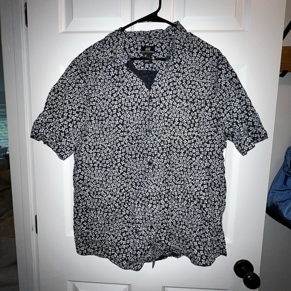 Men’s floral H&M button up shirt